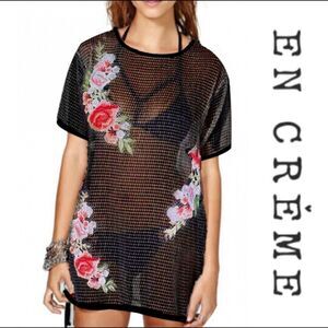 🍍3/$15🍍 En Cremé Embroidered Fishnet Mesh Coverup